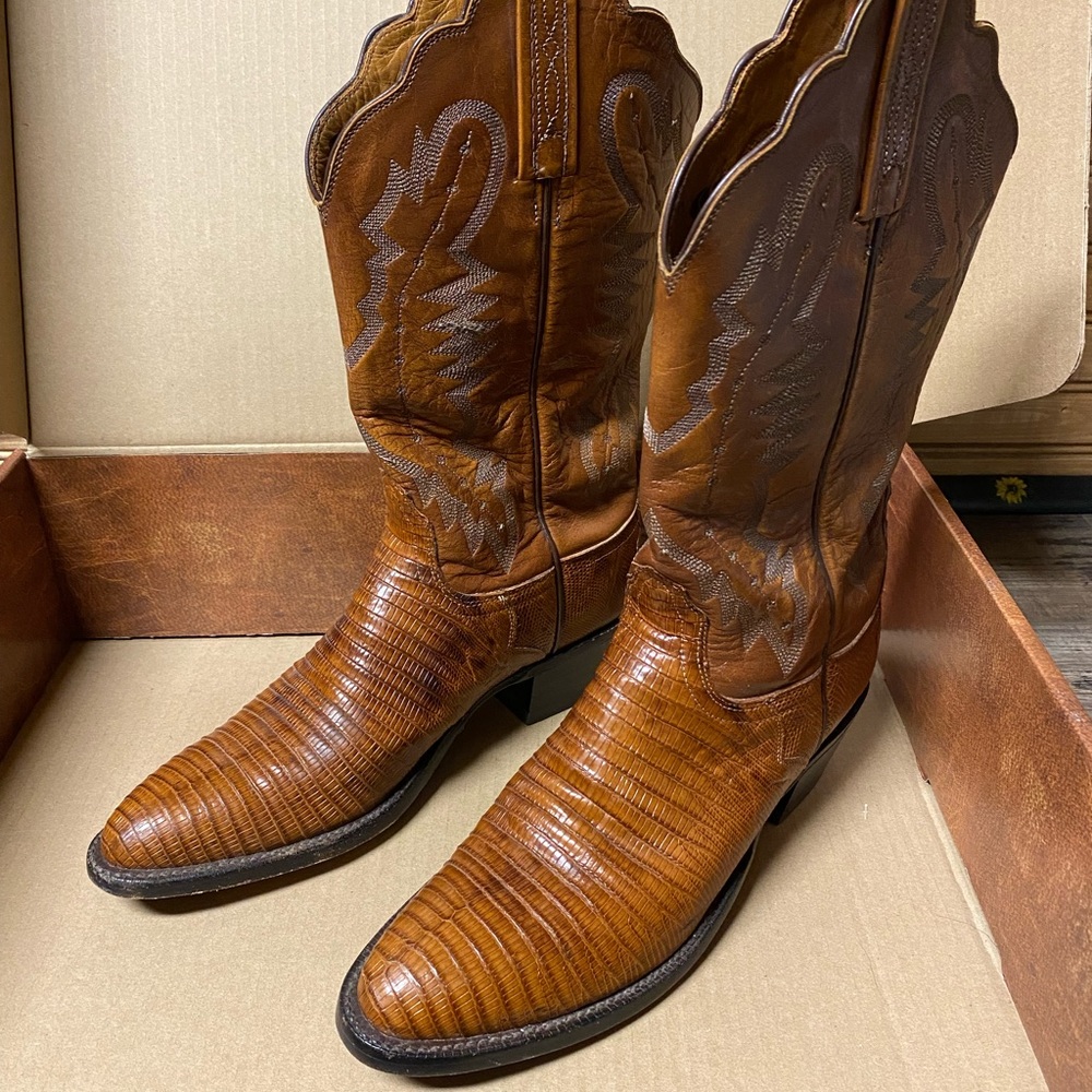 Lucchese 2000 boots, women’s size 8B.